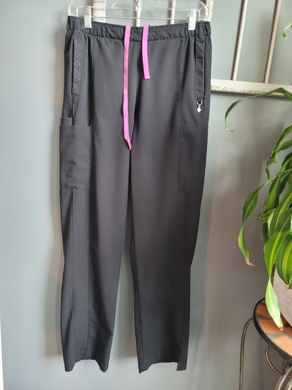 Vera Bradley Women's Black Scrub Pants, Size Medium